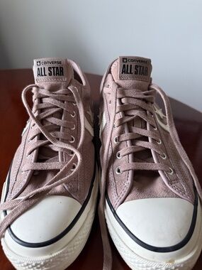 Converse Low Top Suede Sneakers in Dusty Pink and White